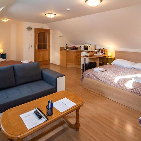 Apartman A Ubytovani U Machu Микулов Экстерьер фото