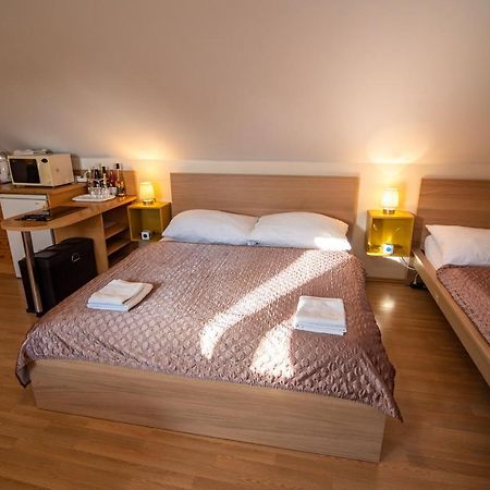 Apartman A Ubytovani U Machu Микулов Экстерьер фото