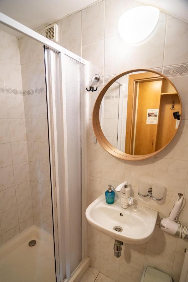 Apartman A Ubytovani U Machu Микулов Экстерьер фото