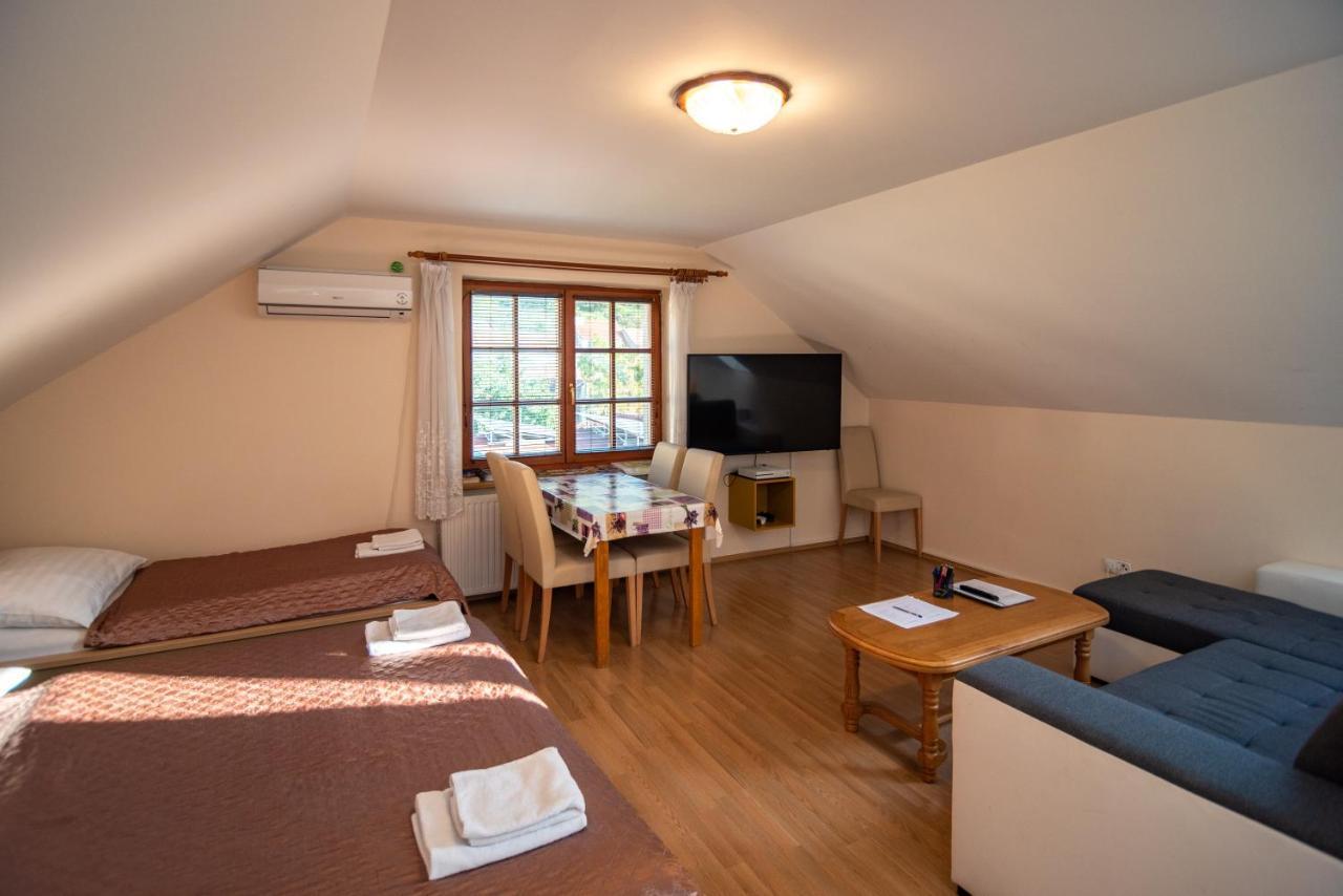 Apartman A Ubytovani U Machu Микулов Экстерьер фото
