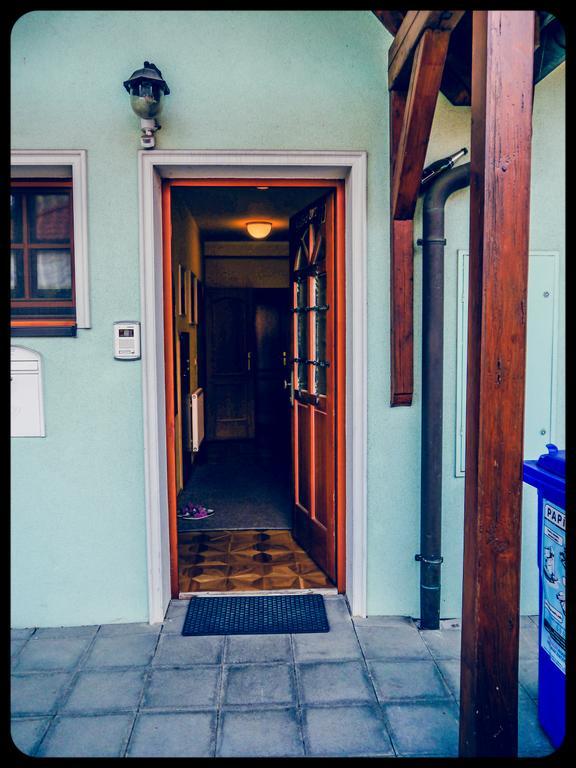 Apartman A Ubytovani U Machu Микулов Экстерьер фото