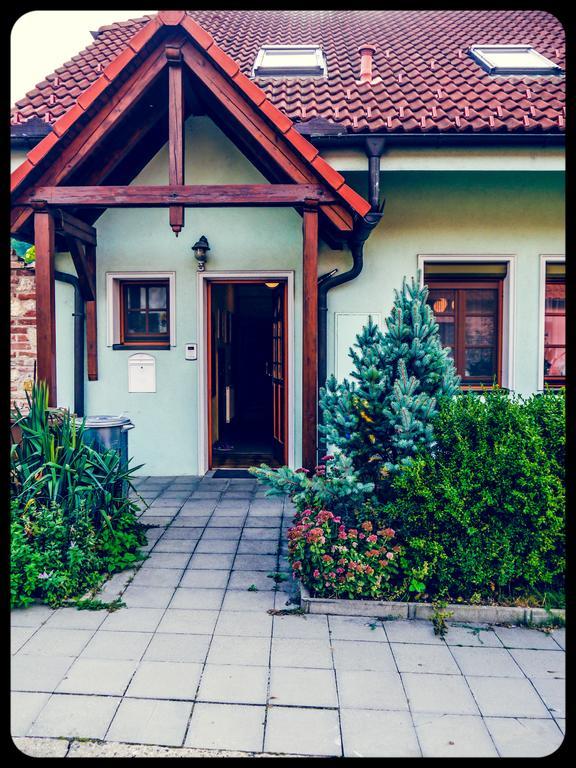 Apartman A Ubytovani U Machu Микулов Экстерьер фото
